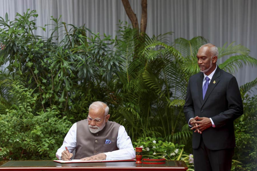 India extends over 4850 crore credit line to Maldives on Friday