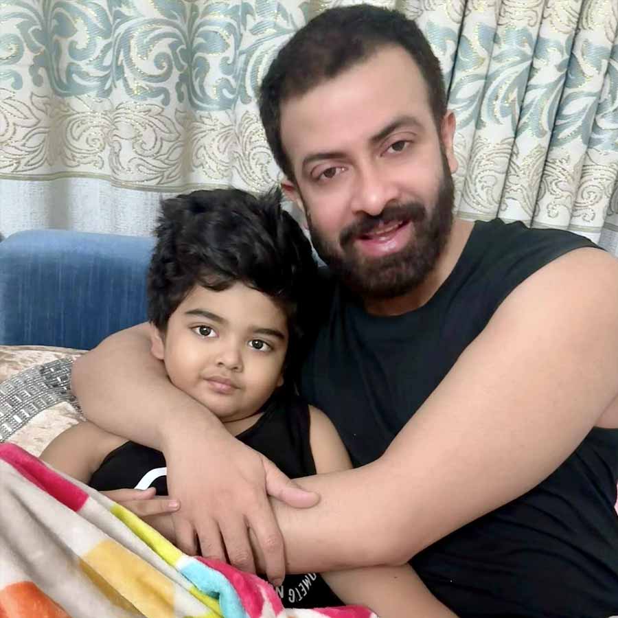 Actor Shakib Khan is going on a trip to USA with ex wife Shobnom Bubly