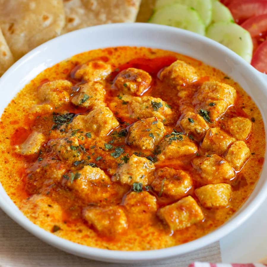 বেসন দিয়ে তৈরি এই খাবারেও প্রোটিন মিলবে।