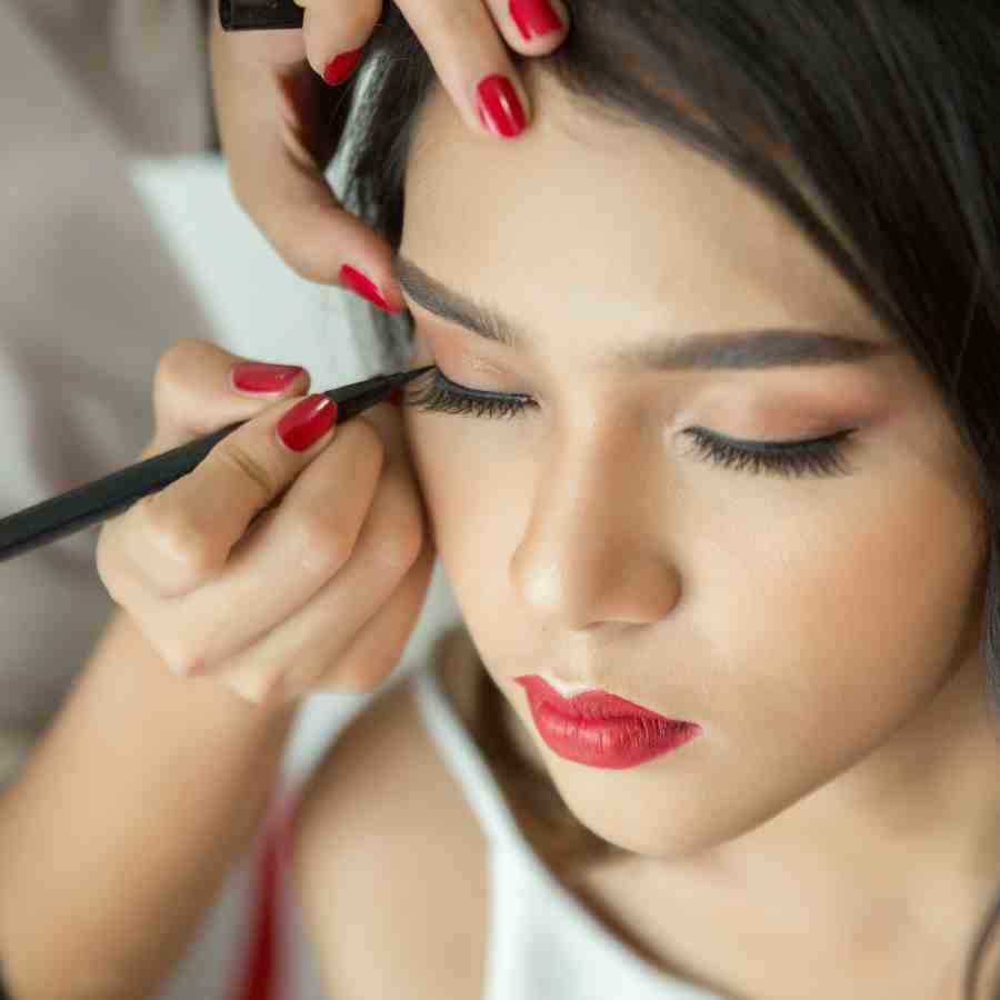 Tips to remove waterproof eyeliner dgtl