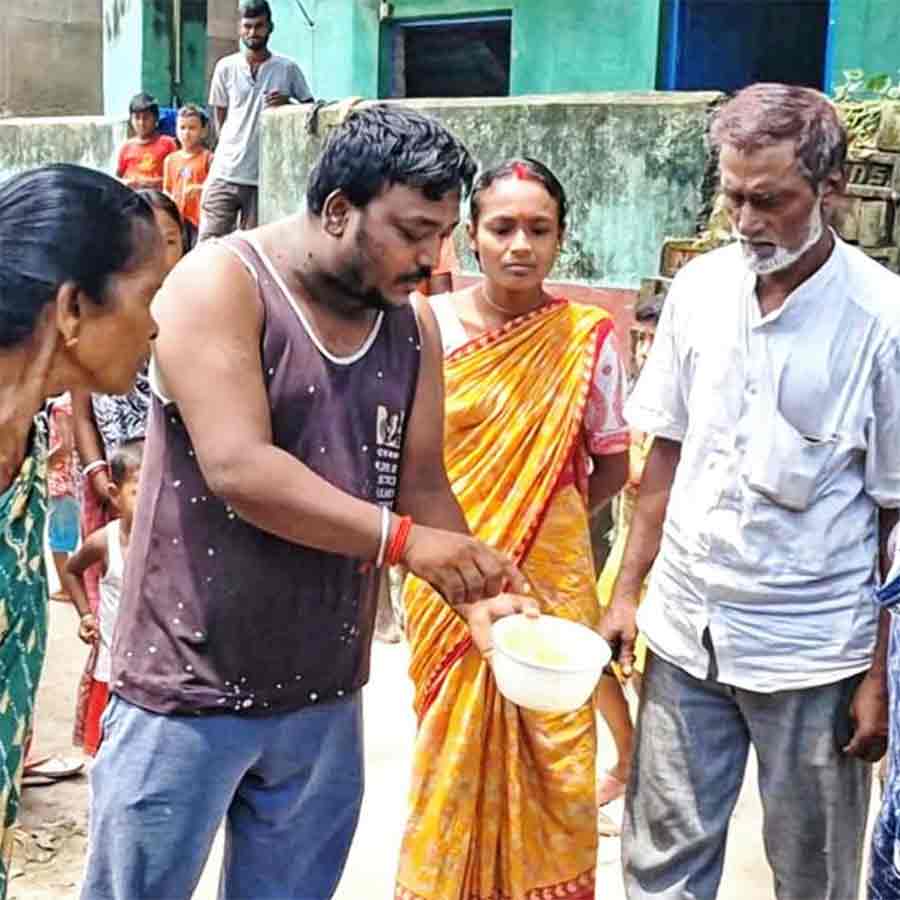 Insect found in food of Anganwadi center at Malda