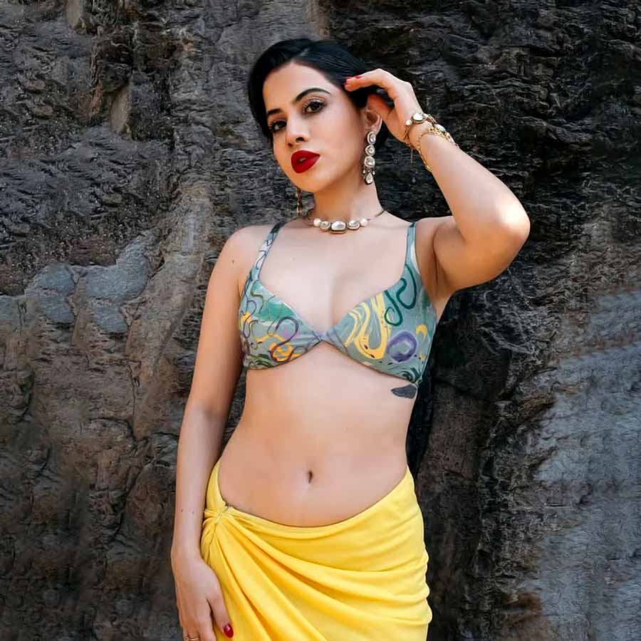 Uorfi Javed reelaed that she used to eat only three to four pieces of chicken a day dgtl