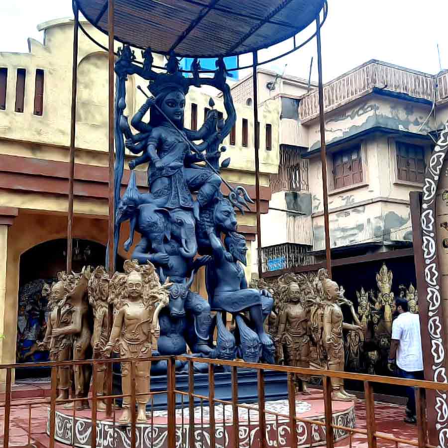 ২০২৪ সালের শারদোৎসবে অশ্বিনীনগর বন্ধুমহলের থিম ছিল বারো-ইয়ারি।