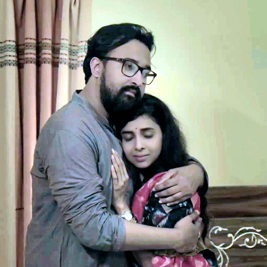 অভিনেত্রী পূজা সরকারের সঙ্গে জুটিতে সব্যসাচী।