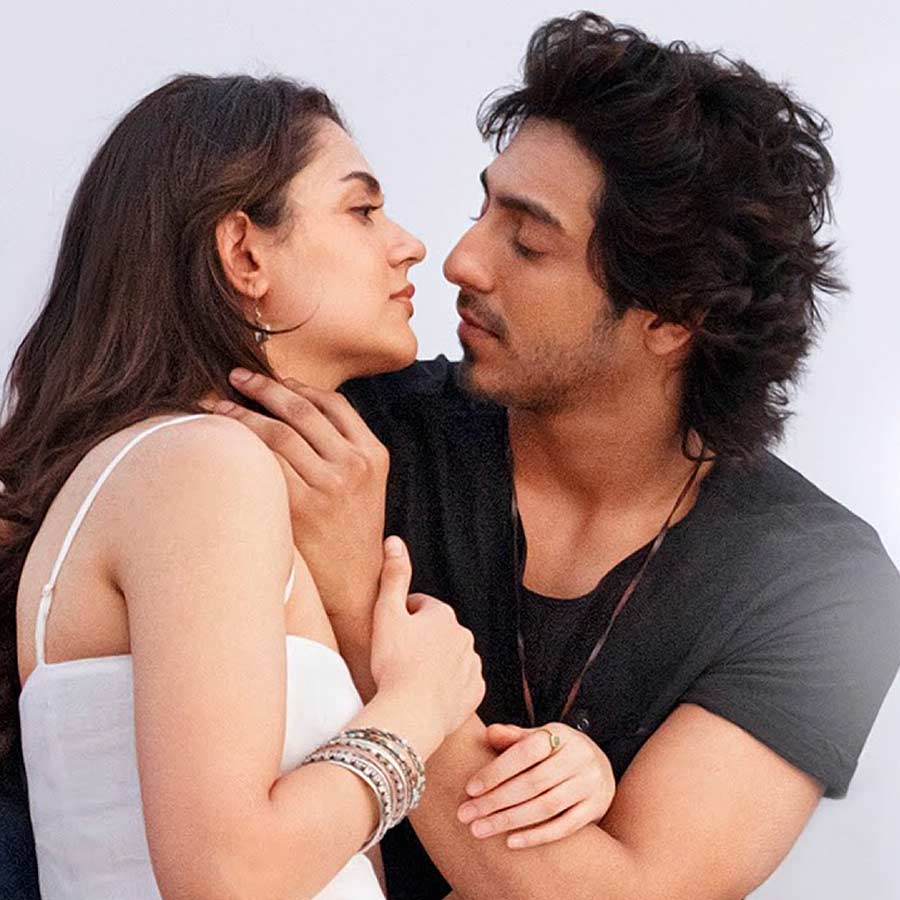 Saiyaara | people criticized Actor Ahaan Panday, Aneet Padda for not  knowing the singer‍‍`s name of their movie Saiyaara dgtl - Anandabazar