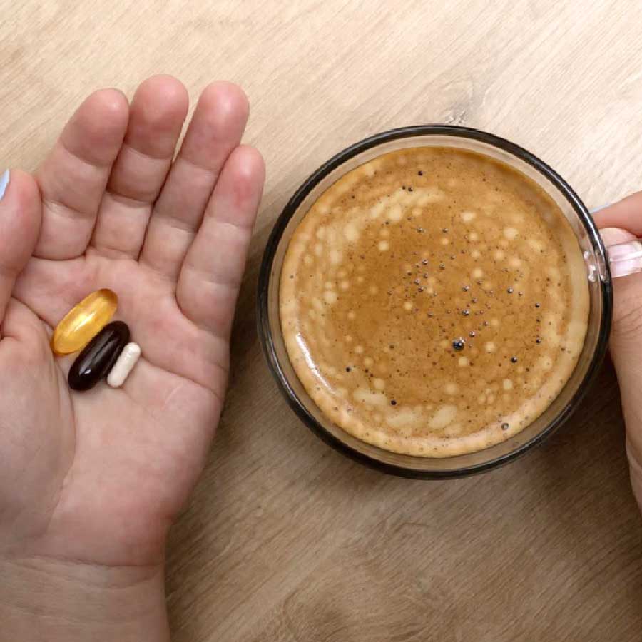 These are the vitamins you should not take with tea or coffee in the morning