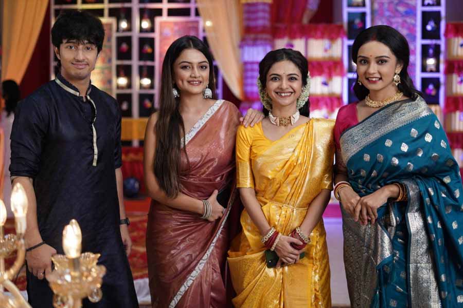 বিশেষ অতিথির চরিত্রে শোলাঙ্কি।