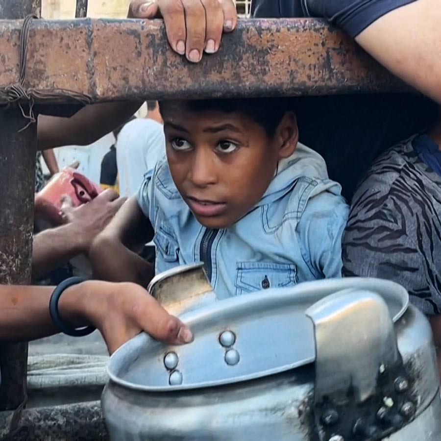 Planes airdrop aid in Gaza while Palestinians continue to face starvation due to Israeli blockade dgtl