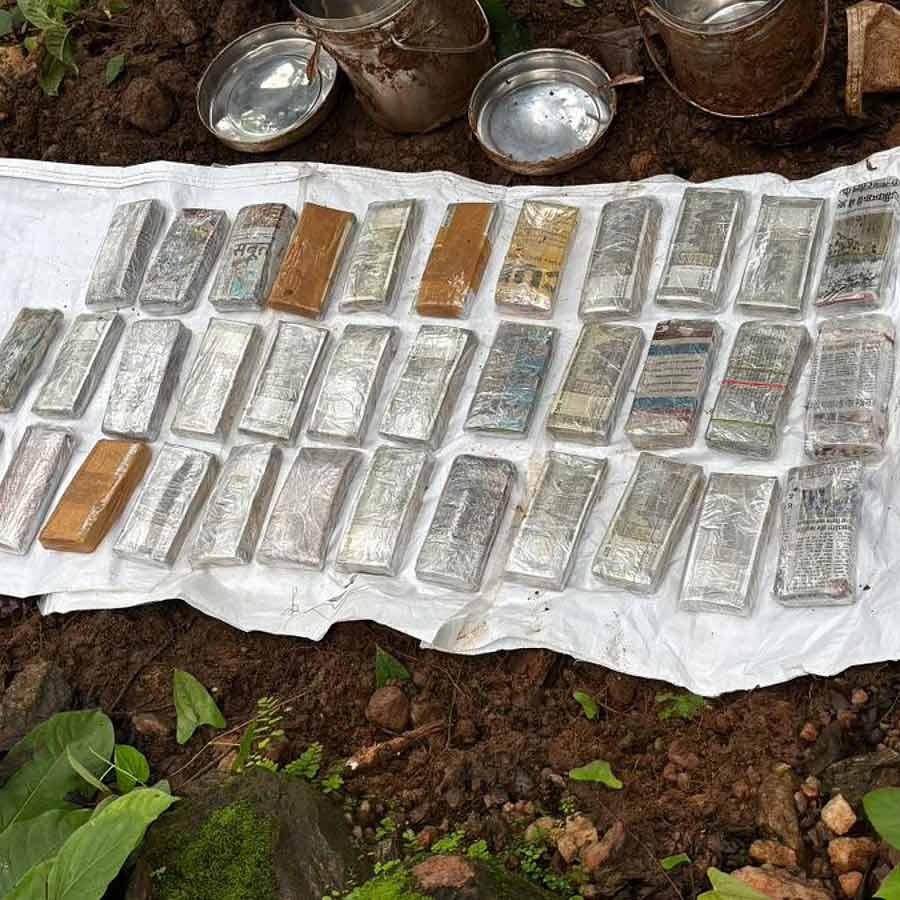 Rs 35 lakh in cash found from Jharkhand forest, suspected to have been kept hidden by CPI Maoists dgtl