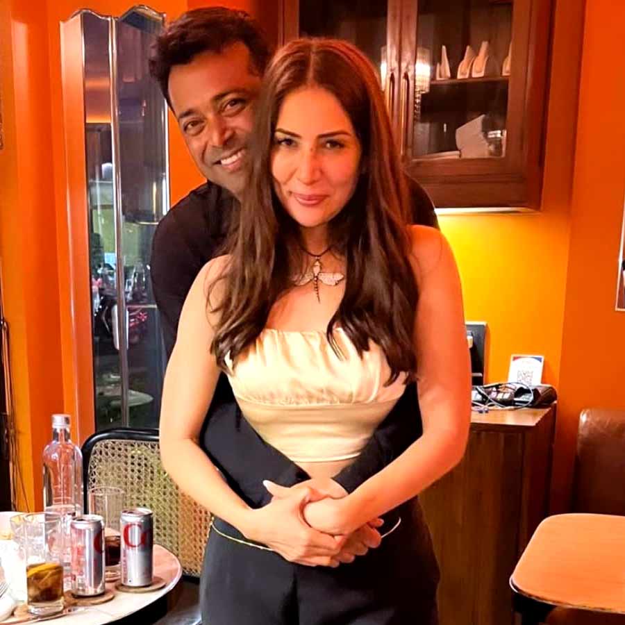 Kim Sharma with Leander Peas
