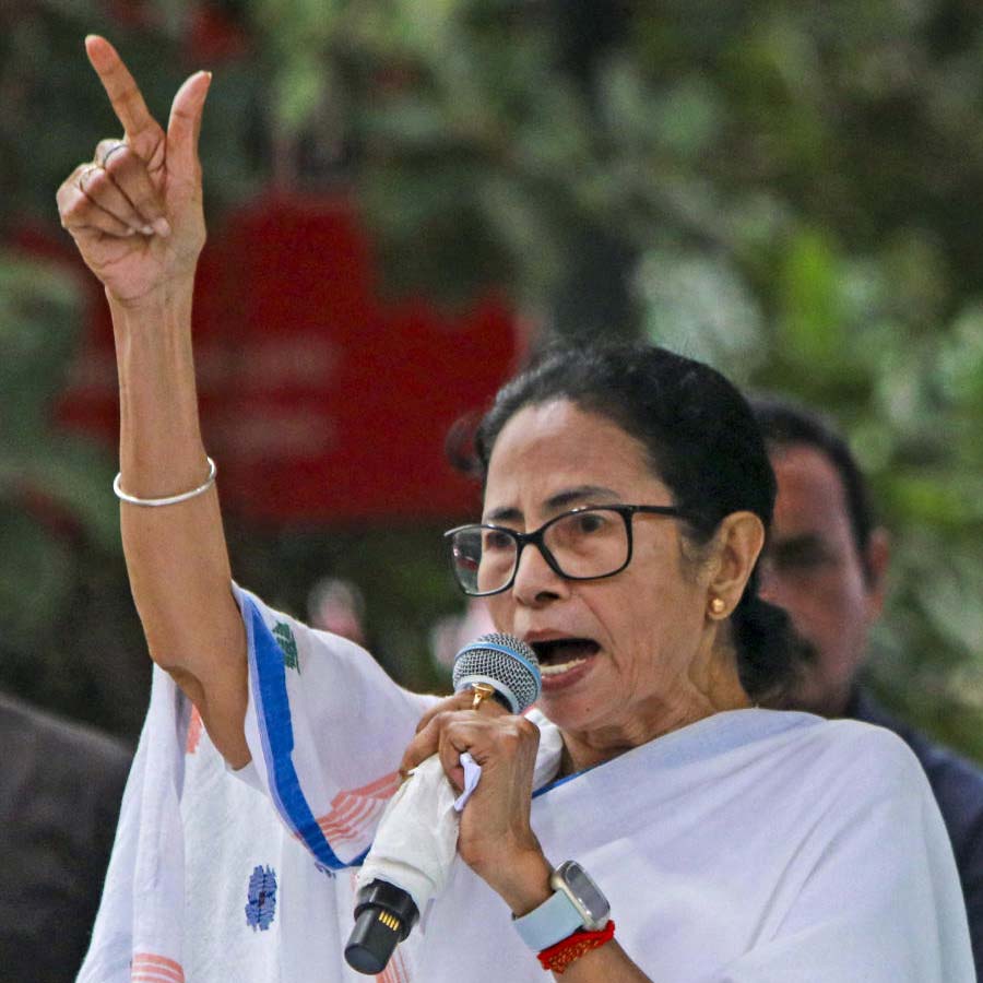 Harassment of migrant workers: Mamata Banerjee challenges Delhi Police