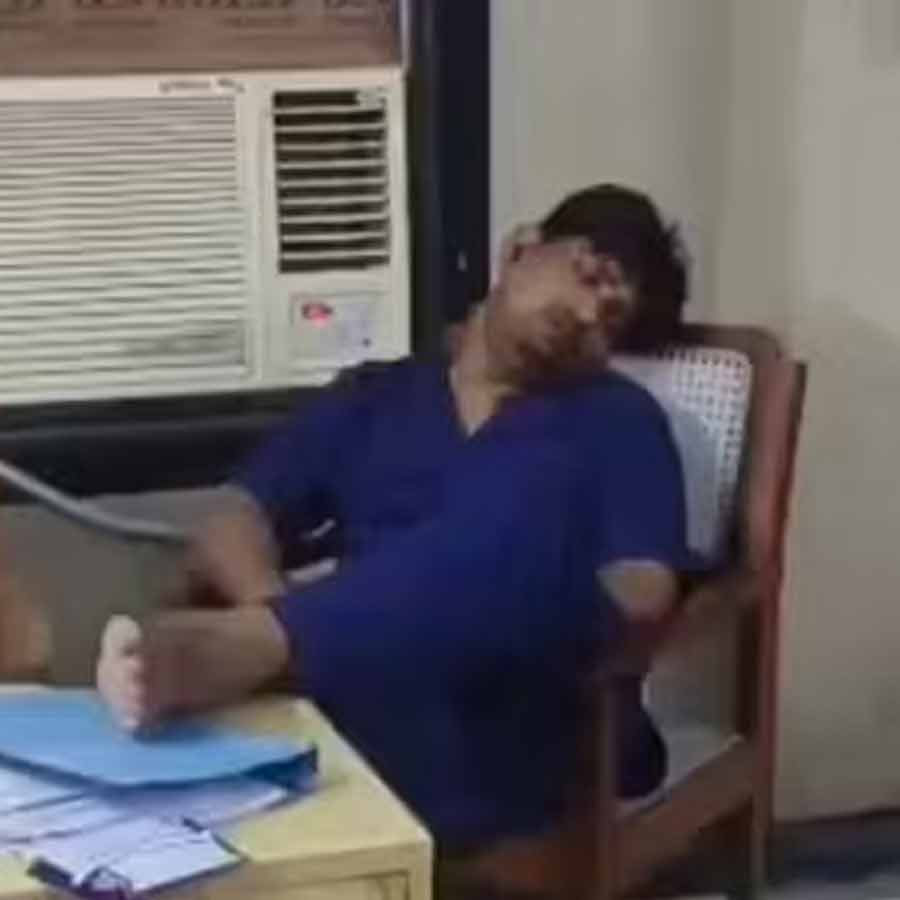 Accident victim died in emergency ward, doctor kept sleeping, viral video stirs controversy dgtl