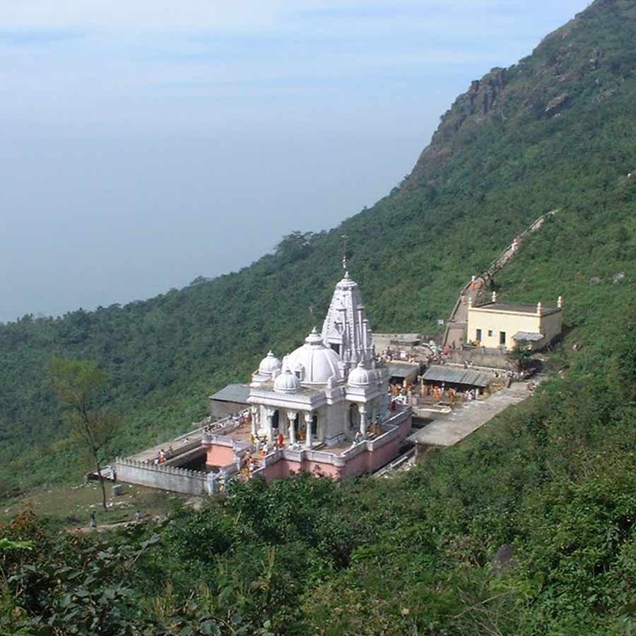 Enjoy the unique beauty of Parasnath Hill at Jharkhand during the monsoon season dgtl