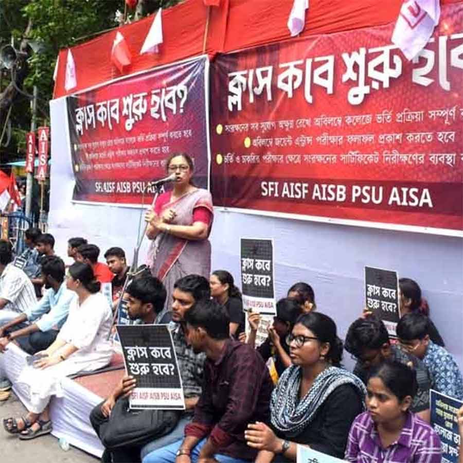 Left students agitate demanding resumption of new classes in colleges