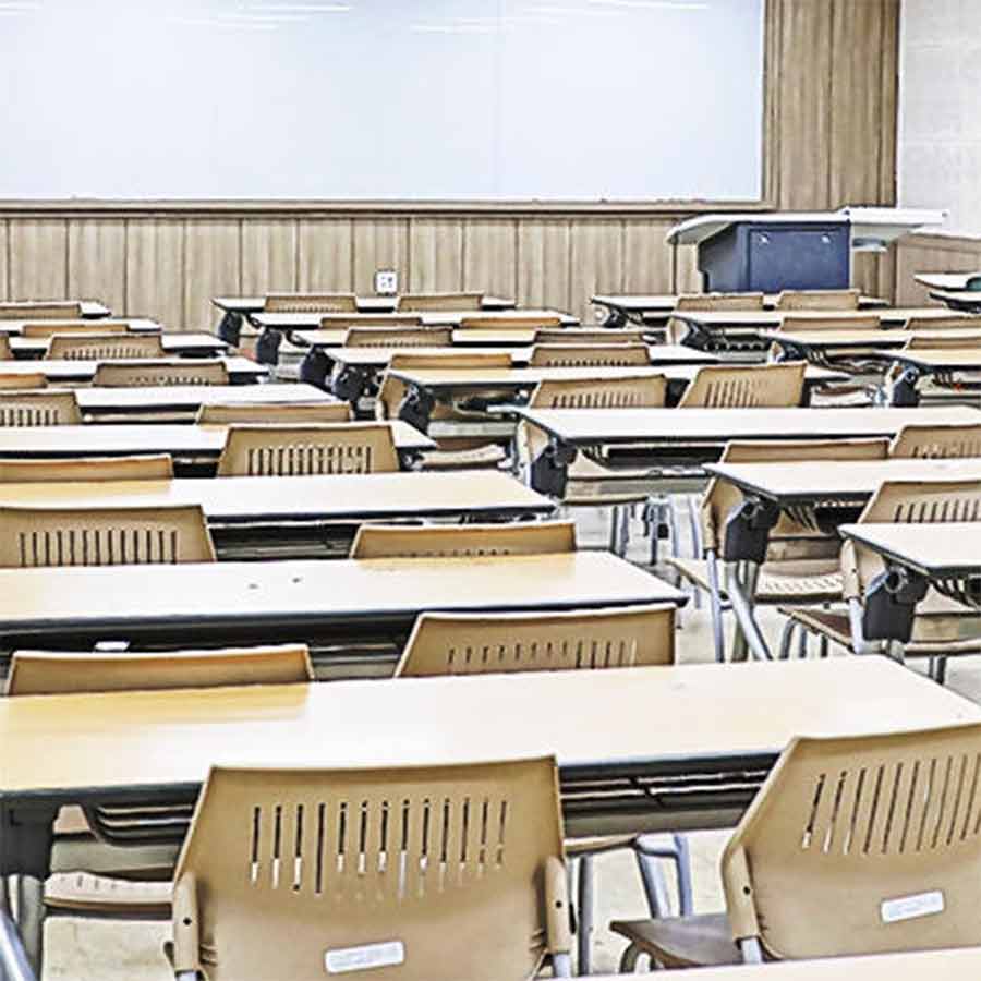 There will not be enough students to study in the state's higher educational institutions this academic year