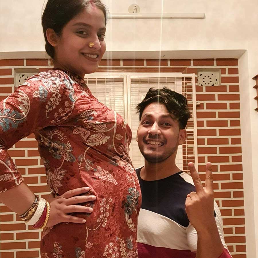 Actress Madhubani Goswami shares a photo of her baby bump dgtl