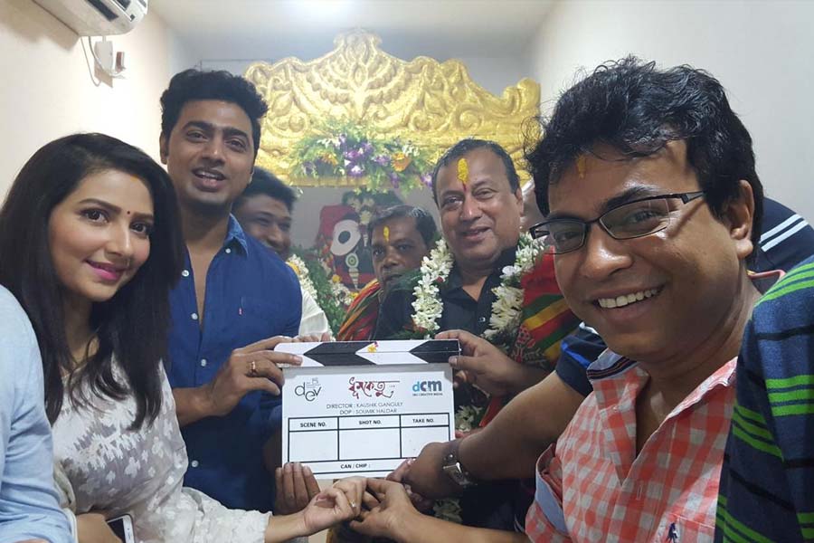 পুরীর মন্দিরে ‘ধূমকেতু’র মহরতের শট। 