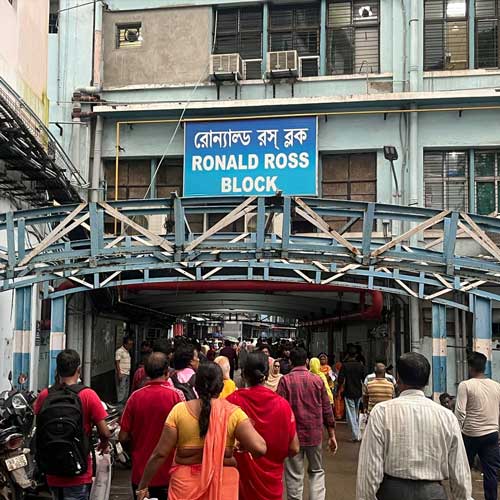 এসএসকেএমের এই ভবনেই আগুন লাগে। 