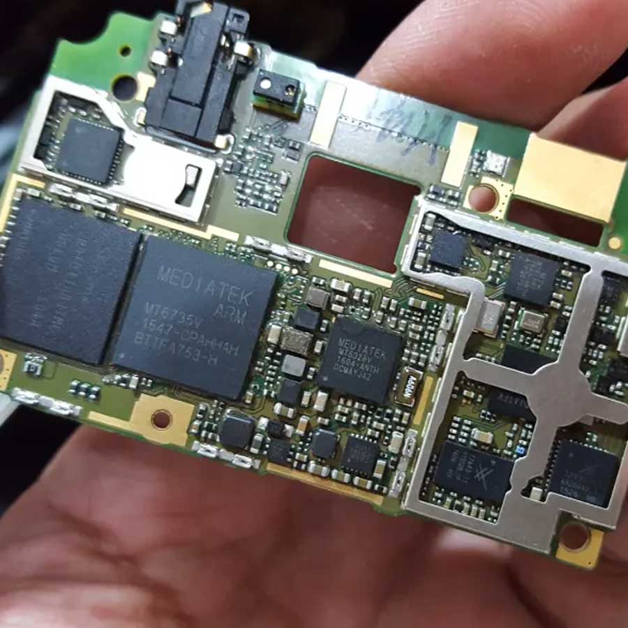 India’s 3200 crore dollar smartphone export target is under threat amid informal trade restrictions of China