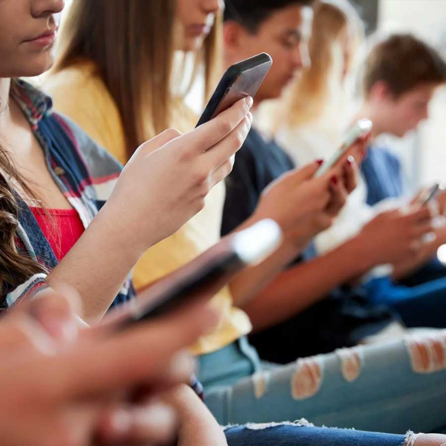 India’s 3200 crore dollar smartphone export target is under threat amid informal trade restrictions of China