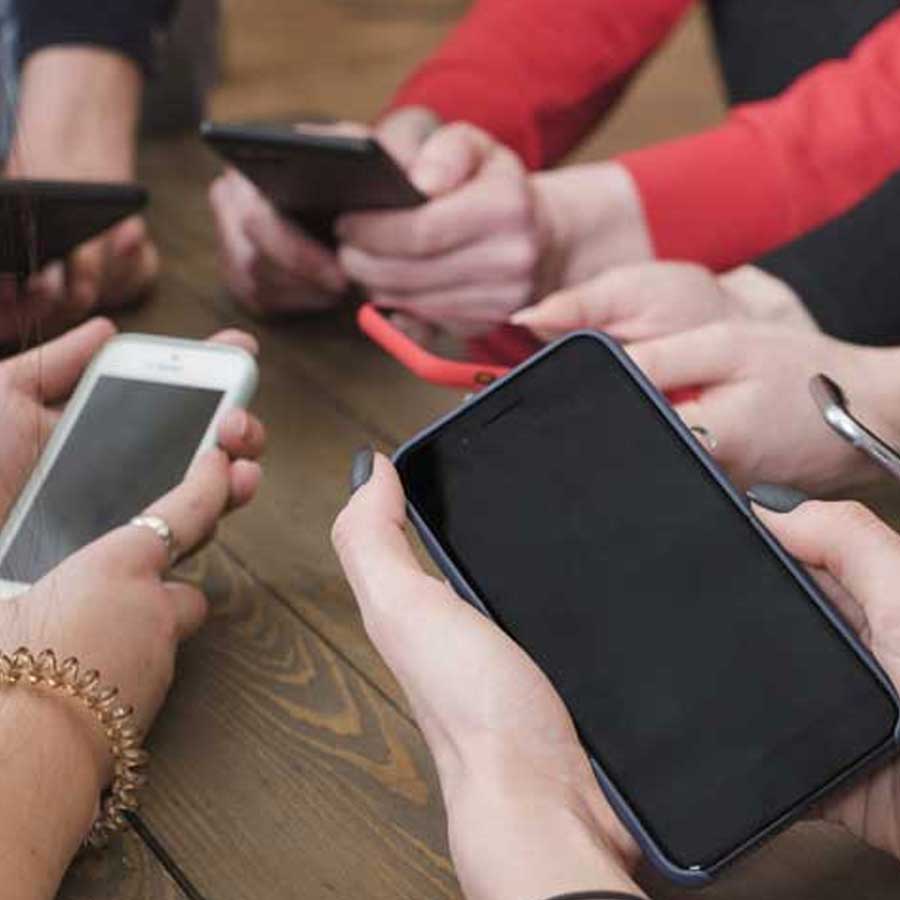 India’s 3200 crore dollar smartphone export target is under threat amid informal trade restrictions of China