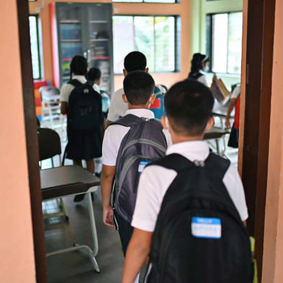 A Teacher allegedly sprayed household glass cleaner on student’s private part near Mumbai