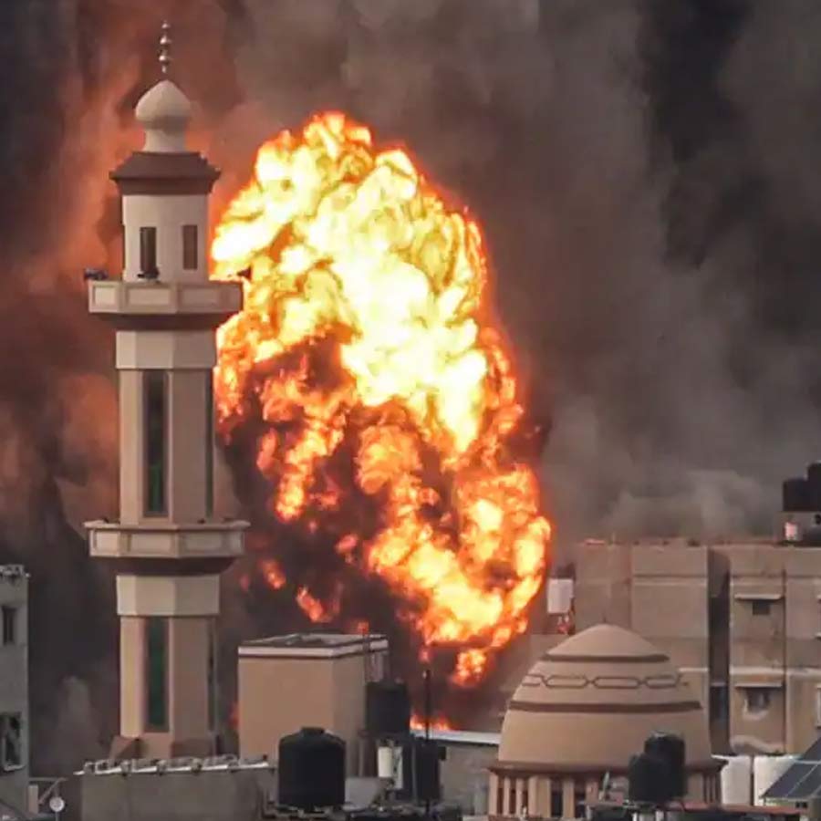 সূত্রের খবর, এই বোমাটির মধ্যে একটি পরিবর্তিত ফিলার এবং অভ্যন্তরীণ পাঁজরযুক্ত কাঠামো রয়েছে, যা এর বিস্ফোরণের ক্ষমতাকে উল্লেখযোগ্য ভাবে বৃদ্ধি করেছে। গাজ়াপের নকশার সঙ্গে গ্রেনেডের কার্যকারিতার কতকটা মিল রয়েছে। তবে এর ক্ষেত্রে এলোমেলো ভাবে ইস্পাতের স্প্লিন্টার এদিক-ওদিক ছড়িয়ে পড়ে না। উল্টে বিস্ফোরণের পর নিয়ন্ত্রিত টুকরোয় ভেঙে গিয়ে সেগুলি শত্রুর উপরে আঘাত হানে।