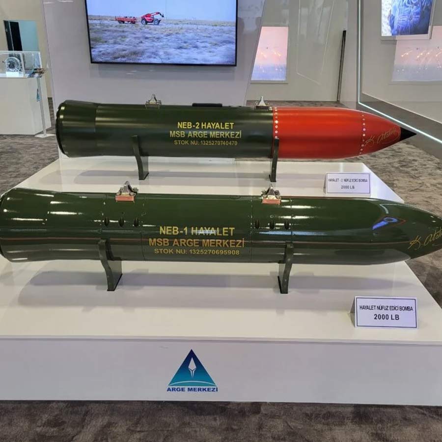 বর্তমানে তুর্কি বায়ুসেনা দু’টি বাঙ্কার বাস্টার বোমা ব্যবহার করে থাকে। সেগুলি হল এনইবি-১ এবং এনইবি-২। হায়ালেটকে এদের পরবর্তী প্রজন্মের অত্যাধুনিক প্রযুক্তির বিস্ফোরক বলা যেতে পারে। ‘টার্কি টুডে’-র প্রতিবেদন অনুযায়ী, শক্ত কংক্রিট বা ইস্পাতের চাদর কেটে ৯০ মিটার পর্যন্ত গভীরে ঢুকে হামলা চালাতে পারবে আঙ্কারার তৈরি নতুন এই বাঙ্কার বাস্টার বোমা।