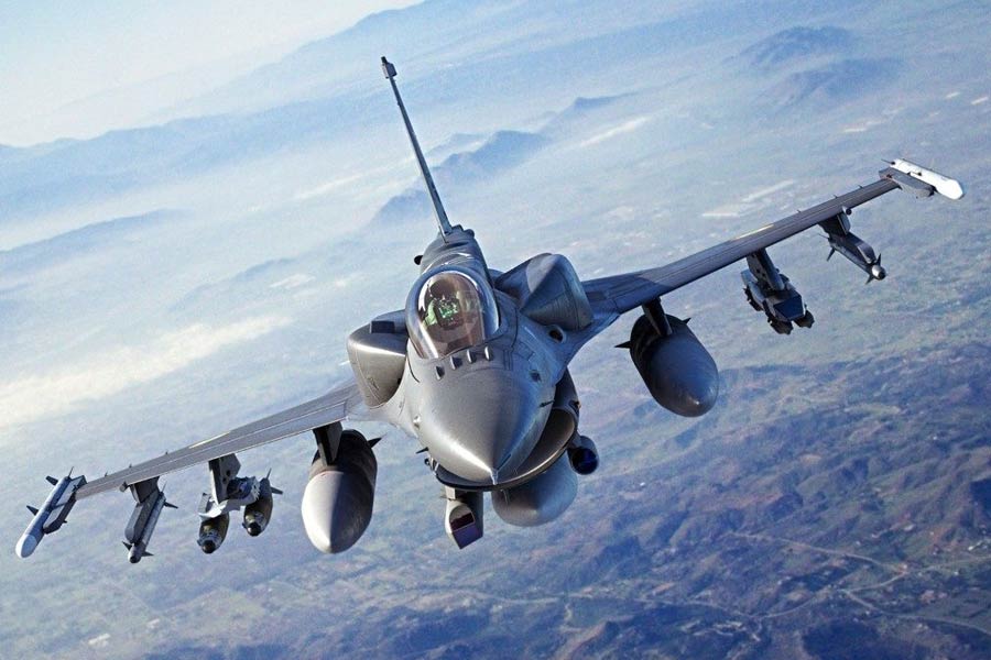 মার্কিন যুক্তরাষ্ট্রের তৈরি এফ-১৬ যুদ্ধবিমান থেকে হায়ালেটকে তুর্কি বায়ুসেনা ব্যবহার করতে পারবে। রিইনফোর্সড সি৫০ কংক্রিটের ব্লক এবং ২৫ মিলিমিটারের রিবড স্টিলের খাঁচার উপর এর শক্তি পরীক্ষা করা হয়। কতকটা আধুনিক দুর্গের আকারে ওই কংক্রিটের ব্লক এবং স্টিলের খাঁচা তৈরি করা হয়েছিল। পরীক্ষার পর দেখা যায় এর পুরোটাই ধ্বংস হয়ে গিয়েছে।