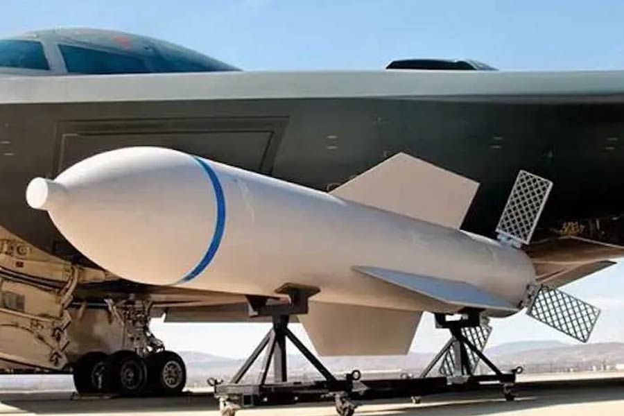 ‘টার্কি টুডে’ জানিয়েছে, ‘টাইফুন’-এর উন্নত সংস্করণ হল এই হাইপারসনিক ক্ষেপণাস্ত্র, যাকে প্রকাশ্যে আনার পর বিবৃতি দিয়েছে ‘রকেটসান’। সেখানে বলা হয়েছে, বহুমুখী ওয়ারহেড ব্যবহারের সক্ষমতা রয়েছে এই হাতিয়ারের। শত্রুপক্ষের ‘আকাশ প্রতিরক্ষা ব্যবস্থা’ (পড়ুন এয়ার ডিফেন্স), কমান্ড অ্যান্ড কন্ট্রোল সেন্টার, সামরিক বিমান রাখার হ্যাঙ্গারের মতো উচ্চমূল্যের কৌশলগত ফৌজি পরিকাঠামো ধ্বংসের জন্য সংশ্লিষ্ট ক্ষেপণাস্ত্রটিকে তৈরি করা হয়েছে।