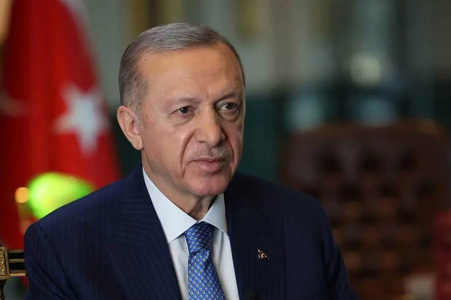 দ্বিতীয়ত, সামরিক শক্তি বৃদ্ধির জেরে সাইপ্রাসকে পুরোপুরি কব্জা করতে পারে তুরস্ক। ১৯৭৪ সালে অতর্কিতে হামলা চালিয়ে ভূমধ্যসাগরীয় দ্বীপরাষ্ট্রটির এক তৃতীয়াংশ জমি দখল করে নেয় আঙ্কারা। বর্তমানে সেখানে ‘টু স্টেট সলিউশন’-এর কথা বলেছেন তুর্কি প্রেসিডেন্ট এর্ডোয়ান, যা পত্রপাঠ খারিজ করেছে সাইপ্রাস এবং গ্রিস।