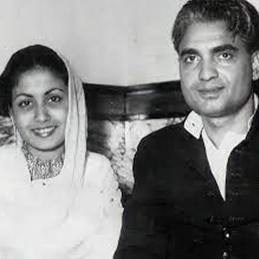 স্বামী কামাল আমরোহির সঙ্গে মীনা কুমারী।