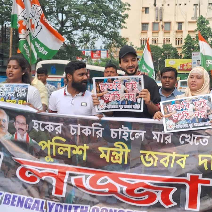 Youth Congress marched from Sealdah to Moulali More