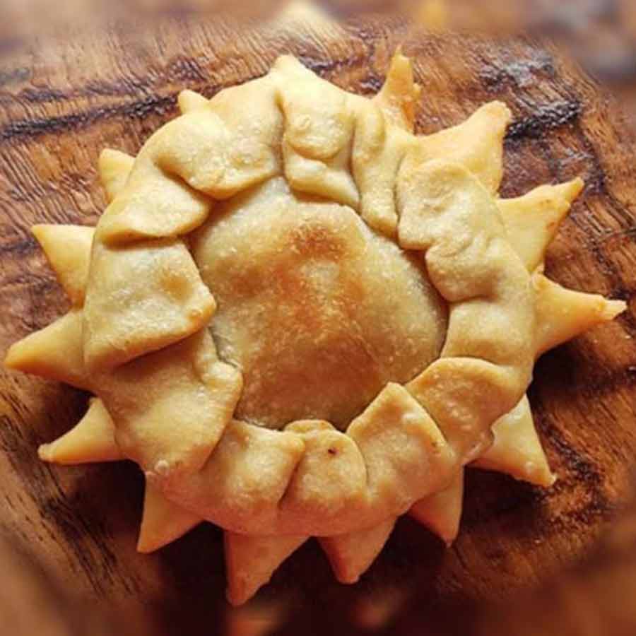 শোভাবাজার রাজবাড়ির ১১৯ বছরের পুরনো এক বিয়ের মেনু কার্ডে পদ্ম লুচির উল্লেখ মেলে।