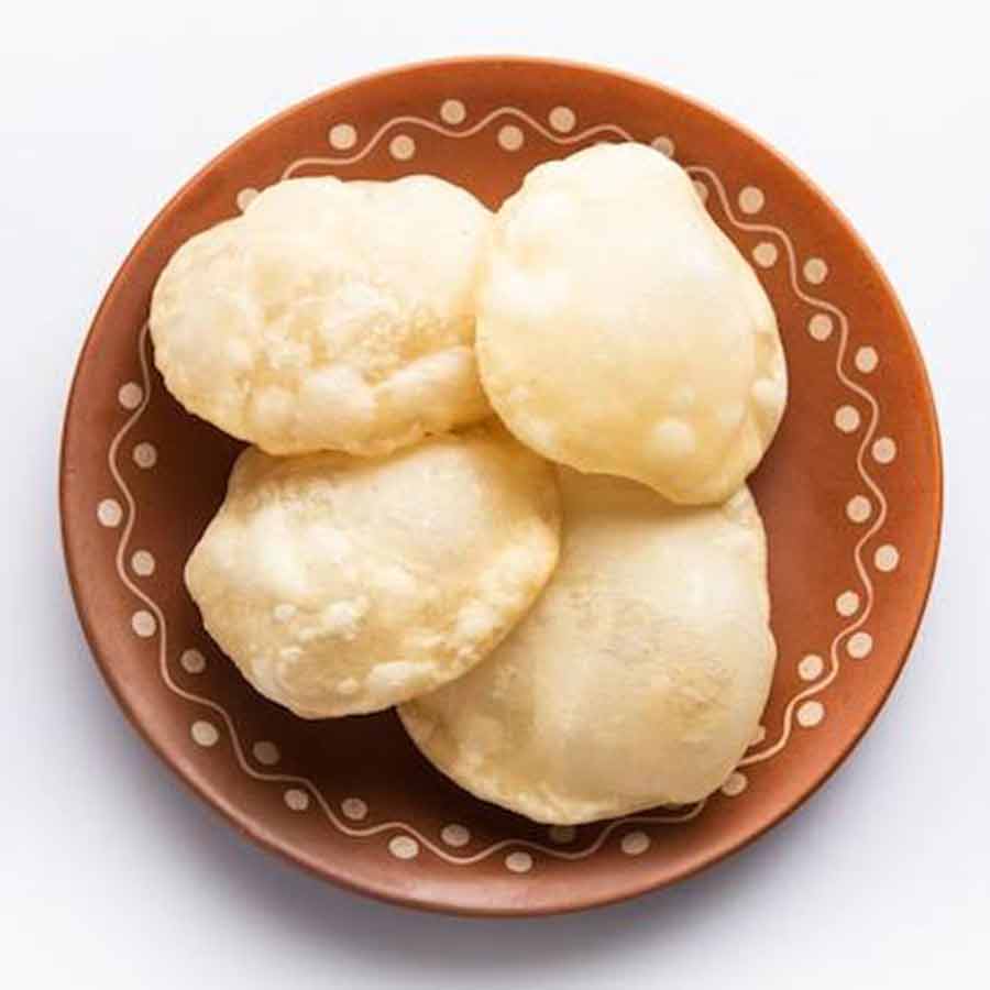 জামাই লুচি ছিঁড়ে খাচ্ছে, শাশুড়িদের চোখে এমন দৃশ্য নাকি নান্দনিক নয়!