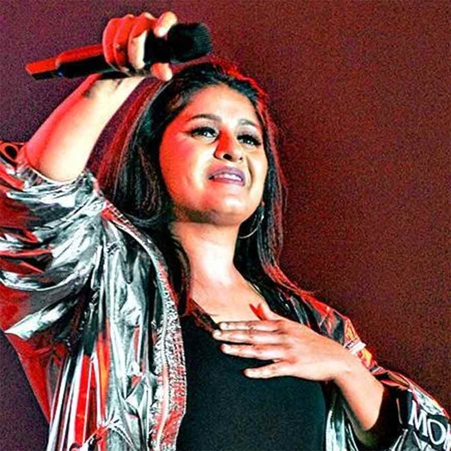 চমক: সুনিধির গানে মেতে ওঠার অপেক্ষায় ইডেন। 