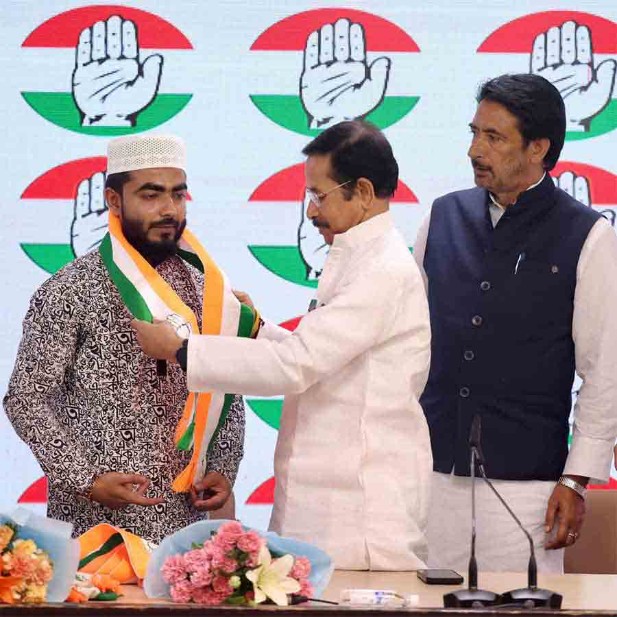 Pirzada Khobaib Amin started criticizing Mamata Banerjee from the moment he joined Congress