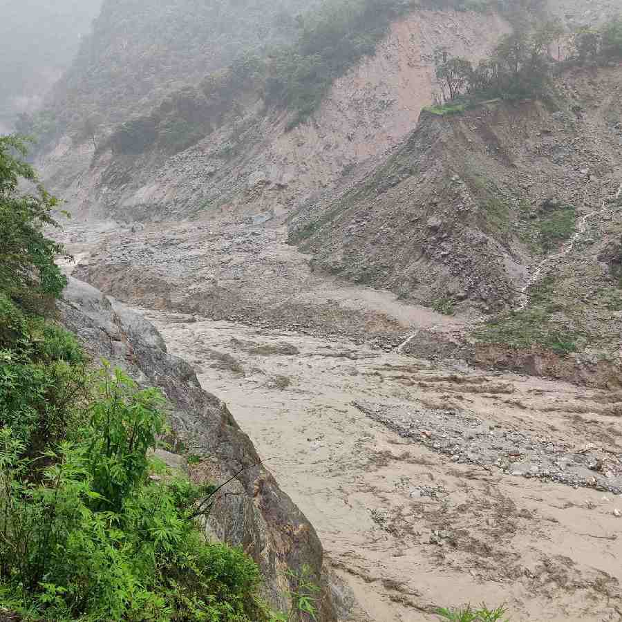 Red alert issued for North Bengal for excessive rain dgtl
