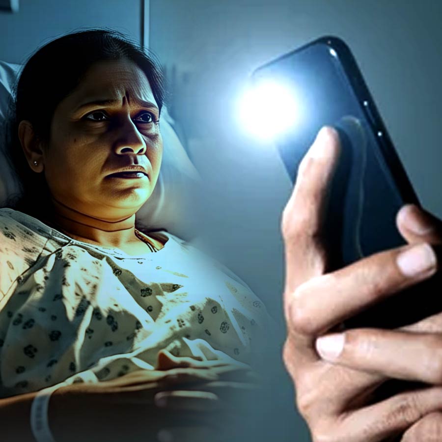 Power outage in Telangana govt hospital, Doctors allegedly treated patients with mobile phone torch dgtl
