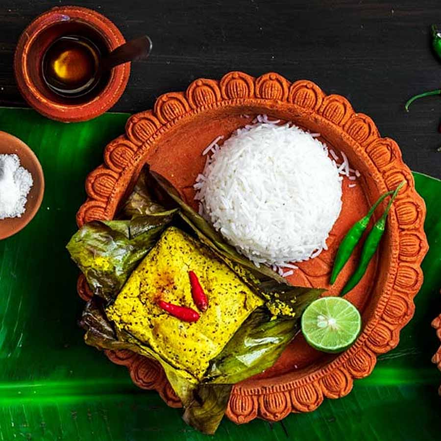 জামাইষষ্ঠীতে এমন থালাতেও নানা রকম ব্যাঞ্জন পরিবেশন করতে পারেন।