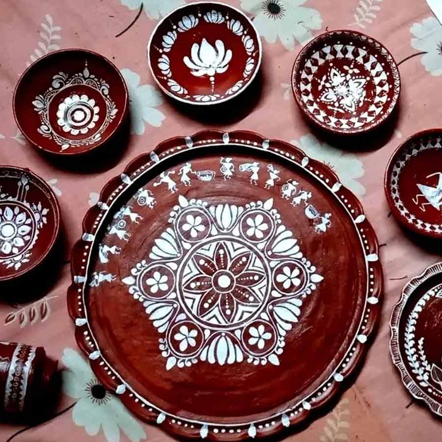 এমন থালাও যদি কৌশলে ব্যবহার করা যায়, হতে পারে দেওয়াল সজ্জার অঙ্গ।