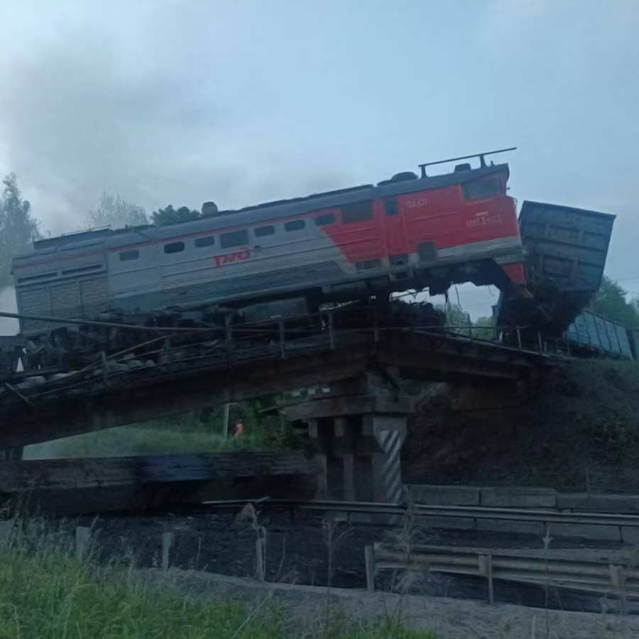 Two bridges collapse in Russia causing train disruption