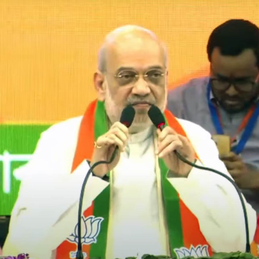 Live Updates of Union Home Minister Amit Shah addressing in a meeting with West Bengal BJP leaders dgtl