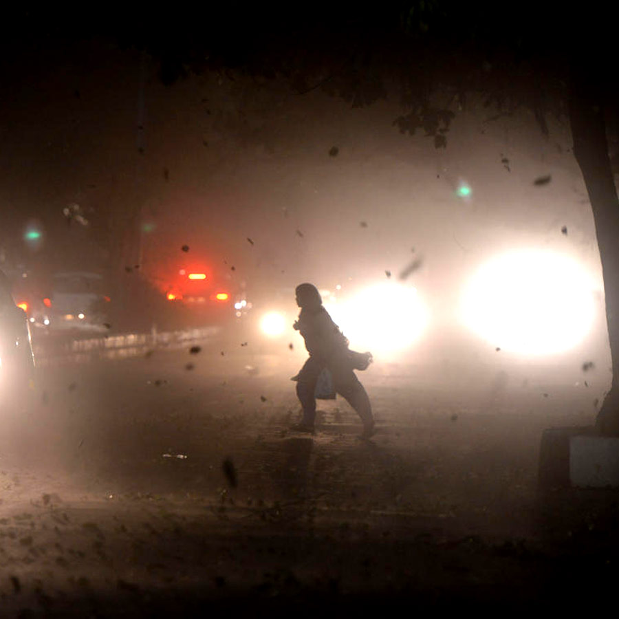 Dust Strom in Delhi NCR followed by rain, Airport operation temporarily affected dgtl