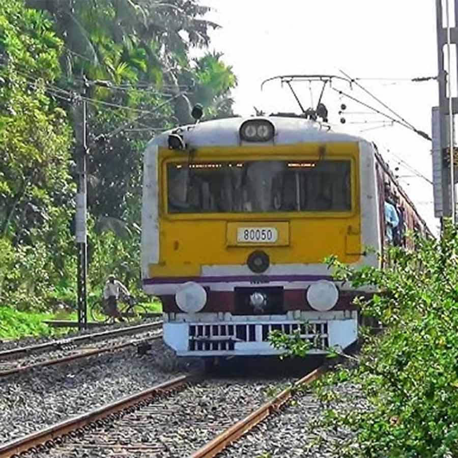 Railways are dividing the 9 Sealdah/Kolkata-Lalgola passenger services into two divisions