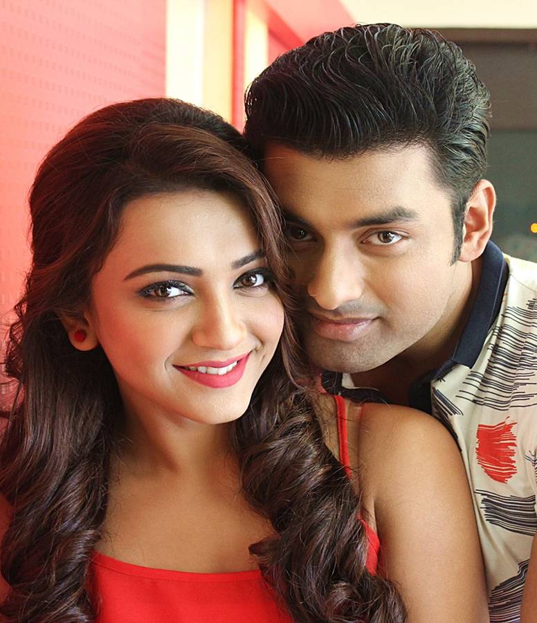 কৌশানী মুখোপাধ্যায়, অঙ্কুশ হাজরাও তাইল্যান্ডে।