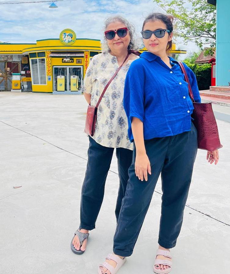 নন্দিতা রায় এবং জ়িনিয়া সেন।