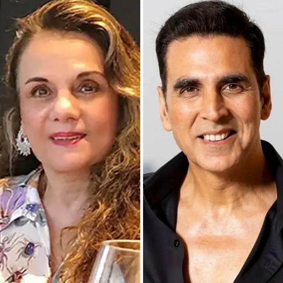 Bollywood actor Akshay kumar helped 77 years old Mumtaz to stay fit