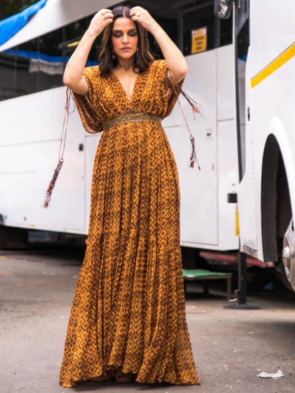  বলিউডের নায়িকাদের যে ছকে বাঁধা চেহারার ধারণা অনুরাগীদের মনে গাঁথা আছে, নিজেকে সেই জায়গায় নিয়ে যাননি নেহা।  