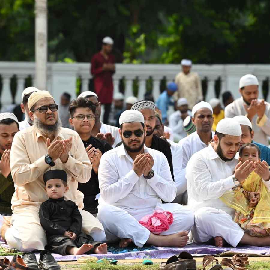 After CM Mamata Banerjee\\\\\\\'s interference defence ministery gave permission to eid namaz to be performed in red road